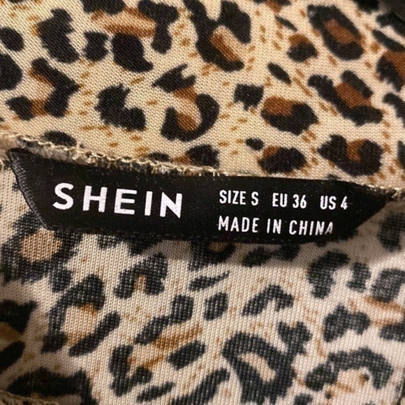 ⭐️HP⭐️ SHEIN Leopard Top - Picture 4 of 5